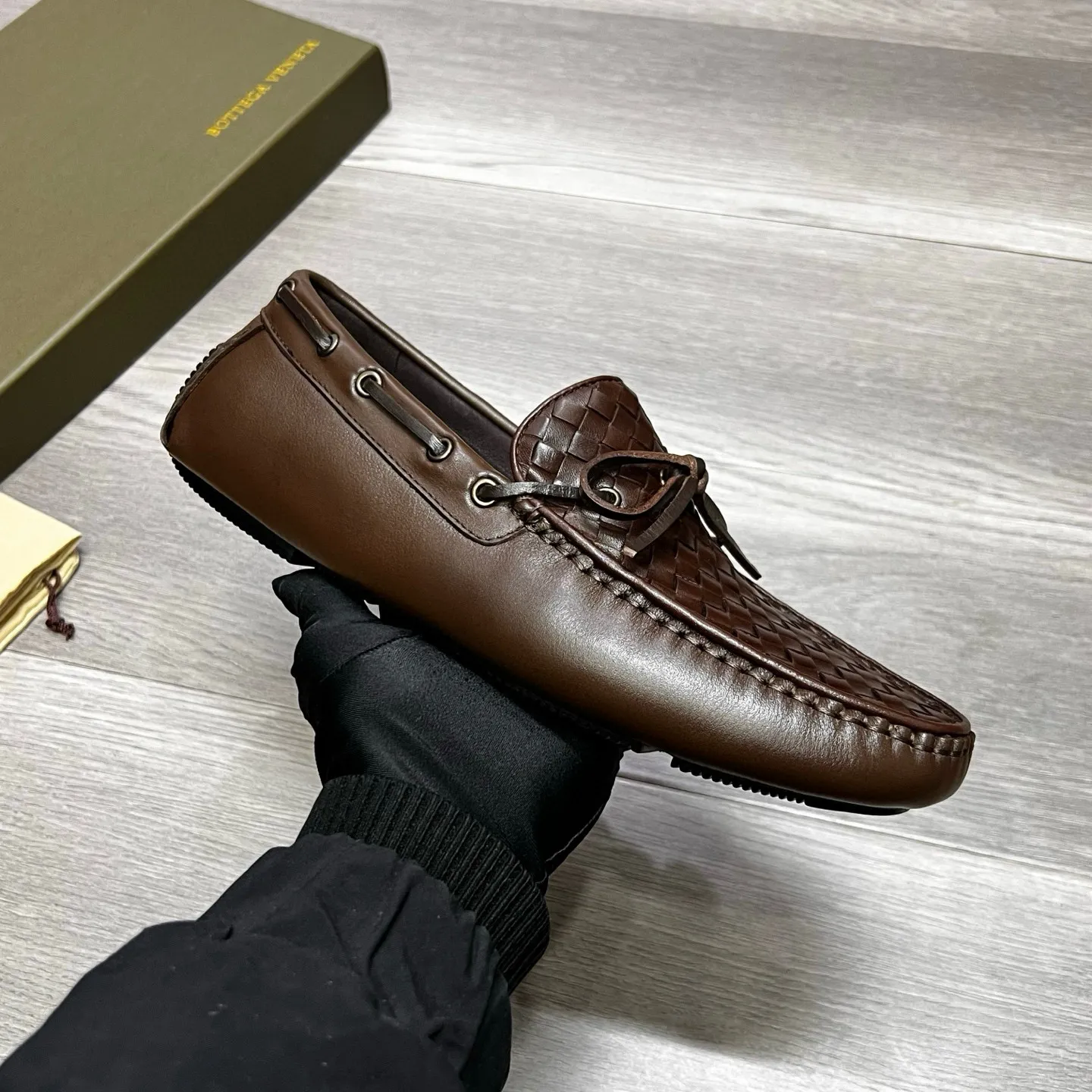 Factory price 480 BV 〰️Purely handmade classic men's beanie shoes👉👉driving shoes, slip-on shoes, made of imported cowhide from Italy, 💕water-dyed cowhide lining, 🔊original outsole, waterproof platform design, comfortable on the feet. Good choice for traveling and driving, single color available, code number: 38-44, (45 can be customized)